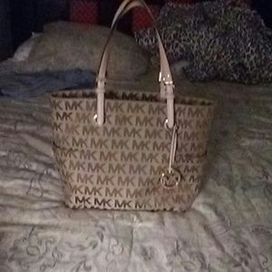Michael kors jet set tote